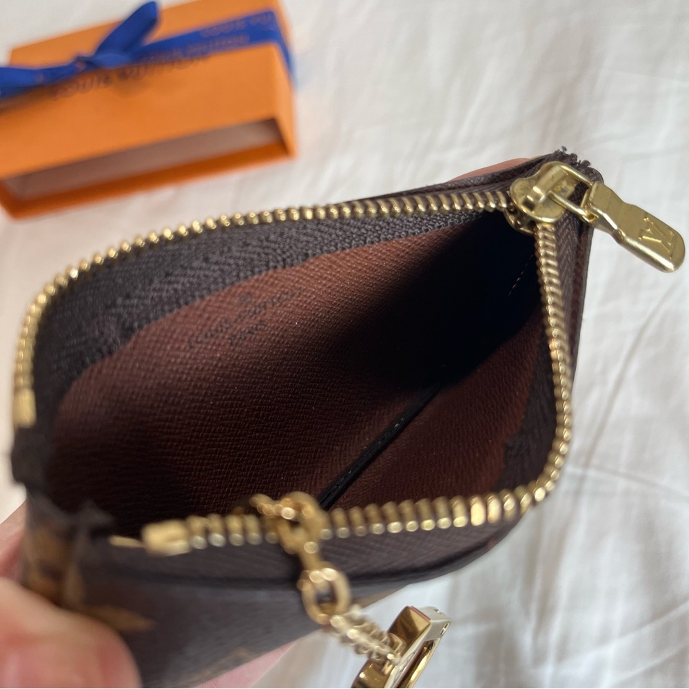 Louis Vuitton Monogram Canvas Key Pouch - Picture 9 of 16